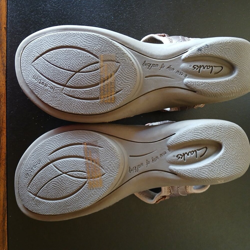 Ladies Tan Sandals from Clark's - Picture 2 of 4